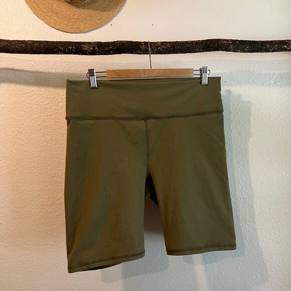 Fabletics Olive Green Powerhold Inseam 8' Mid Rise Biker Shorts Size XL - Picture 1 of 9